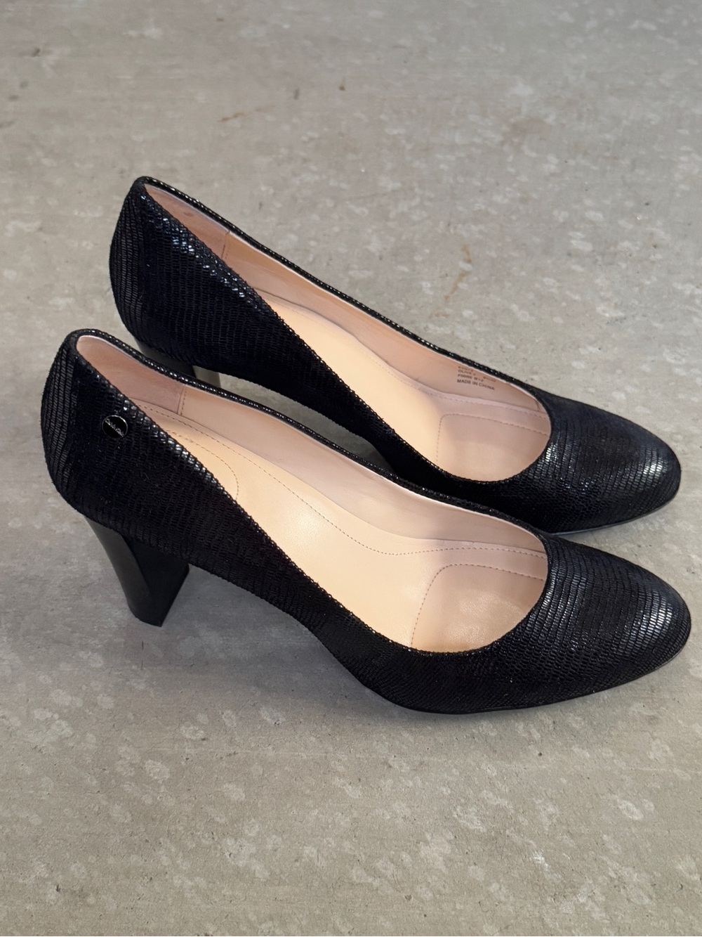 Rialto Classic Black Textured Mid Heel Pumps - Women’ 8 1/2